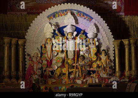 Eine Ansicht von Durga Puja Idiol In Pandal, DT-16 Oct 2018. An Sarita Vihar Sarbojanin Puja Samiti, Neu Delhi, Indien Stockfoto