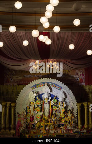 Eine Ansicht von Durga Puja Idiol In Pandal, DT-16 Oct 2018. An Sarita Vihar Sarbojanin Puja Samiti, Neu Delhi, Indien Stockfoto