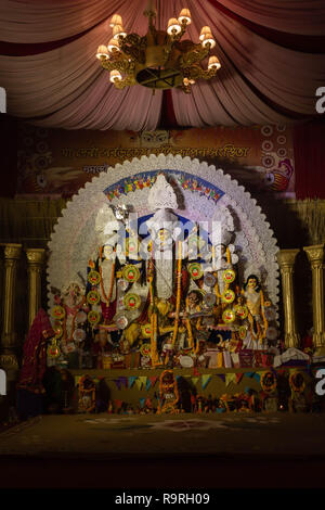 Eine Ansicht von Durga Puja Idiol In Pandal, DT-16 Oct 2018. An Sarita Vihar Sarbojanin Puja Samiti, Neu Delhi, Indien Stockfoto