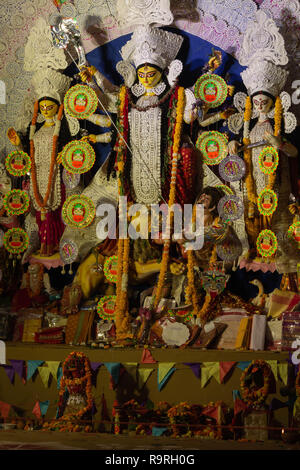 Eine Ansicht von Durga Puja Idiol In Pandal, DT-16 Oct 2018. An Sarita Vihar Sarbojanin Puja Samiti, Neu Delhi, Indien Stockfoto