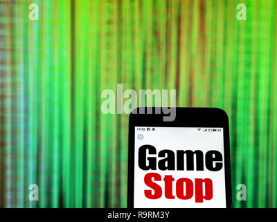 Dezember 26, 2018 - Kiew, Ukraine - GameStop Elektronik Einzelhandel Firmenlogo gesehen auf einem Smartphone angezeigt. (Bild: © Igor Golovniov/SOPA Bilder über ZUMA Draht) Stockfoto