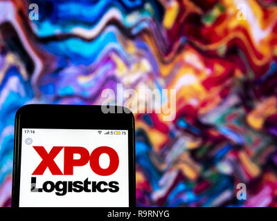 Dezember 19, 2018 - Kiew, Ukraine - XPO Logistik Unternehmen Logo gesehen auf einem Smartphone angezeigt. (Bild: © Igor Golovniov/SOPA Bilder über ZUMA Draht) Stockfoto