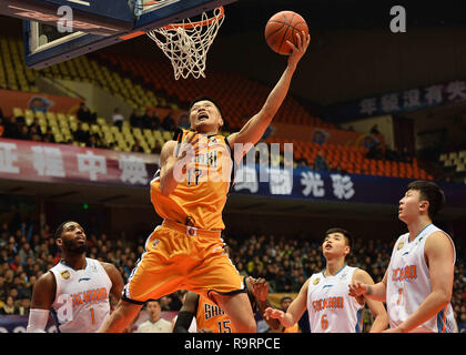 Chengdu, China. 27 Dez, 2018. Sichuan Basketball Team Niederlagen Shanxi Team 2018/19 103-95 an CBA in Chengdu, Provinz Sichuan im Südwesten Chinas. Credit: SIPA Asien/ZUMA Draht/Alamy leben Nachrichten Stockfoto