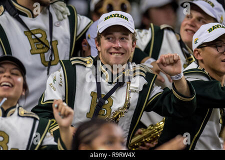 Houston, TX, USA. 27 Dez, 2018. Baylor Bandmitglieder Tanz im 4. Quartal des Texas Schüssel NCAA Football Spiel zwischen der Baylor Bears und den Vanderbilt Commodores an NRG Stadion in Houston, TX. Baylor gewann das Spiel 45 zu 38. Trask Smith/CSM/Alamy leben Nachrichten Stockfoto