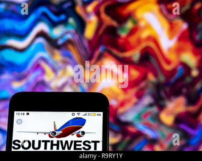 Dezember 17, 2018 - Kiew, Ukraine - Southwest Airlines logo gesehen auf einem Smartphone angezeigt. (Bild: © Igor Golovniov/SOPA Bilder über ZUMA Draht) Stockfoto