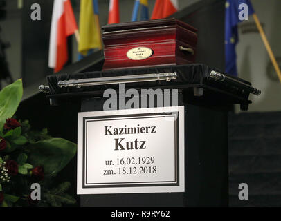 Katowice, Polen. 28 Dez, 2018. Begräbnis des Polnischen Film- und Theaterregisseur Kazimierz Kutz. Credit: Damian Klamka/ZUMA Draht/Alamy leben Nachrichten Stockfoto