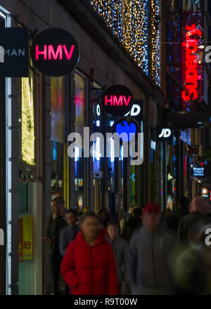 Glasgow, UK. 28. Dezember 2018. "Ein anderer beißt den Staub". Es ist ironisch, dass Einzelhandelskette HMV verwendet Queens Nr.1-Hit in den massiven Zahlen zu verkaufen. Jetzt die Gezeiten haben gedreht und die Schrift an der Wand, wie bestätigt wurde, HMV ist in Administratoren nach durch "zerschlagen werden extrem schwach" das Weihnachtsgeschäft auf der High Street und ein Einbruch der Nachfrage für CDs und DVDs. Dadurch wird das zweite Mal in sechs Jahren, dass die einzelhandelskette hat in Administratoren setzen fast 2200 Arbeitsplätze in Gefahr. HMV Argyle Street, Glasgow. Credit: Colin Fisher/Alamy leben Nachrichten Stockfoto