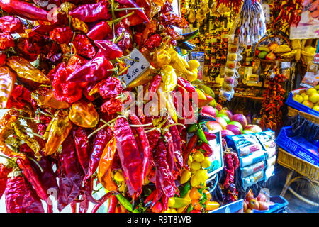 Rote Paprika auf dem Gemüsemarkt, Palma de Mallorca, Spanien Stockfoto