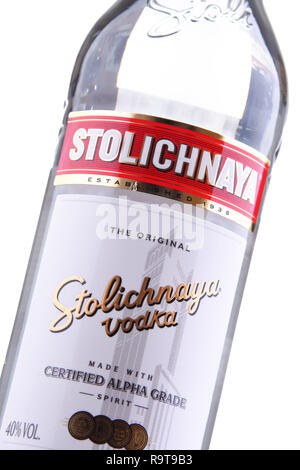 POZNAN, Polen - 15.November 2018: Flasche Stolichnaya, populäre Marke des russischen Wodka aus Weizen und Roggen Getreide Stockfoto