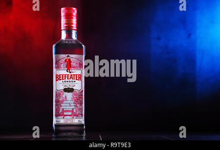 POZNAN, Polen - 29.November 2018: Flasche Beefeater Gin, eine Marke von Gin im Besitz von Pernod Ricard und in Flaschen abgefüllt und in Großbritannien verbreitet, von der Firma Stockfoto