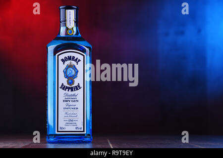 POZNAN, POL - 29.November 2018: Flasche Bombay Sapphire, eine Marke der Gin von Bacardi verteilt. Auf den Markt 1987 eingeführt durch Internationale Destillieren. Stockfoto