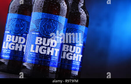 POZNAN, POL - 29.November 2018: Flaschen Bud Light Bier, eine Amerikanische light Bier, von Anheuser-Busch, 1982 eingeführt. Stockfoto