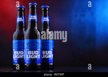 POZNAN, POL - 29.November 2018: Flaschen Bud Light Bier, eine Amerikanische light Bier, von Anheuser-Busch, 1982 eingeführt. Stockfoto