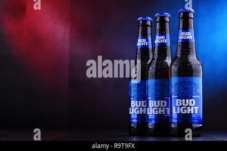 POZNAN, POL - 29.November 2018: Flaschen Bud Light Bier, eine Amerikanische light Bier, von Anheuser-Busch, 1982 eingeführt. Stockfoto
