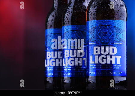 POZNAN, POL - 29.November 2018: Flaschen Bud Light Bier, eine Amerikanische light Bier, von Anheuser-Busch, 1982 eingeführt. Stockfoto