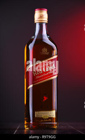 POZNAN, POL - 29.November 2018: eine Flasche Johnnie Walker, der am weitesten verbreiteten Marke von Blended Scotch Whisky in der Welt mit einem Umsatz von über 130 m Stockfoto