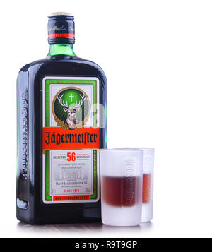 POZNAN, Polen - 29.November 2018: Flasche Jagermeister, Deutschen digestif mit 56 Kräuter und Gewürze, das Flaggschiff der Mast-Jagermeister SE Stockfoto