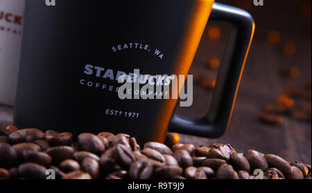 POZNAN, POL - 29.November 2018: Tassen Starbucks, Kaffee und Kaffeehaus Kette, in Seattle, WA gegründet. USA, 1971; jetzt das größte Geschäft der Stockfoto
