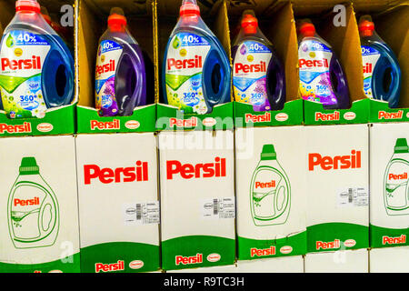 Persil Waschpulver in Discounter Stockfoto