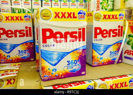 Persil Waschpulver in Discounter Stockfoto