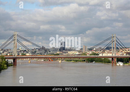 Belgrad, SERBIEN - 17. Mai: Fluss Sava in Belgrad am 17. Mai 2014. Belgrad von der neuen Brücke Fluss Sava in Belgrad, Serbien. Stockfoto