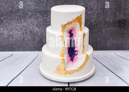 Hausgemachte geode Hochzeitstorte Stockfoto
