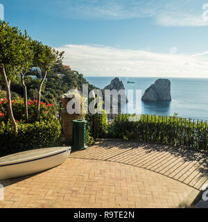 Faraglioni Felsen auf der Insel Capri in der Region Kampanien, Italien Stockfoto