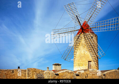 Eine alte Windmühle in Algadia Mallorca Spanien Stockfoto