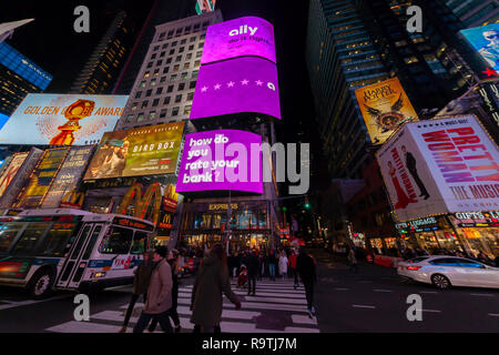 Eine elektronische Anzeigentafel am Times Square in New York am Dienstag, 18. Dezember 2018 wirbt der Service der Ally Bank, eine online banking Institution. Ally Bank kürzlich förderte eine Einsparungen Herausforderung in Richtung millennials Ihnen gezielte Hinweise auf Geld sparen als Gegensatz zu verbringen. (© Richard B. Levine) Stockfoto