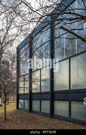 Die Außenseite des Crown Hall auf dem Campus des IIT, entworfen von Mies Van Der Rohe Stockfoto