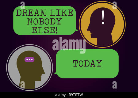 Text Zeichen angezeigt Träumen wie niemand sonst. Konzeptionelle Foto haben Mote motivation Inspiration als andere Messenger Zimmer mit Chat Köpfe Sprechblasen Stockfoto