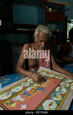 07 25 2007-Kunsthandwerk; Raghurajpur genannt Künstlerdorf; berühmt für die Herstellung von Patta Chitras; Puri; Bhubaneswar Orissa INDIEN asien Stockfoto