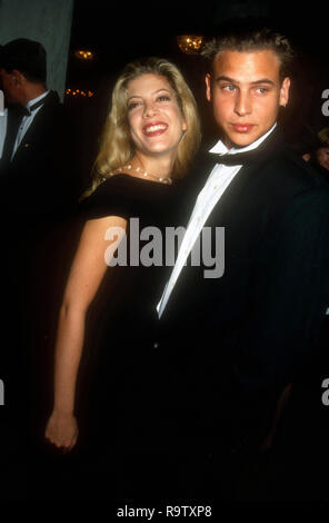 BEVERLY HILLS, Ca - 24. Juni: Schauspielerin Tori Spelling und Schauspieler Nick Savalas RP Internationale 20. jährlichen Vision Awards am 24. Juni 1993 Teilnahme an der Regent Beverly Wilshire Hotel in Beverly Hills, Kalifornien. Foto von Barry King/Alamy Stock Foto Stockfoto