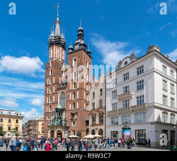 Die Marienkirche auf dem Marktplatz (Rynek Główny), Kraków, Polen Stockfoto