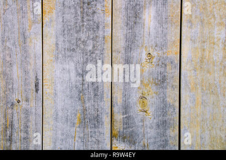 Verwitterte Holztafel Textur mit Resten der gelbe Farbe. Close-up. Stockfoto