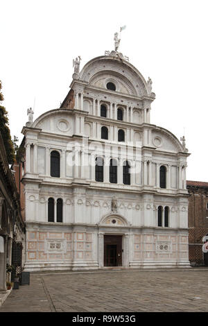 Kirche von San Zaccaria (Chiesa di San Zaccaria) in Venedig, Italien. Die Kirche wurde von der italienischen Spätgotik Architekten Antonio Gambello wurde von italienischen Frührenaissance Architekt Mauro Codussi im Jahr 1515 abgeschlossen. Stockfoto