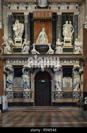 Begräbnis Monument zu Dogen Giovanni Pesaro entworfen von italienischen Barock Architekten Baldassare Longhena und Deutsche Bildhauer Melchior Barthel mit Hilfe von italienischen Bildhauers Bernardo Falcone da Lugano (1660-1669) in der Basilika "Santa Maria Gloriosa dei Frari (Basilica di Santa Maria Gloriosa dei Frari) in Venedig, Italien. Stockfoto