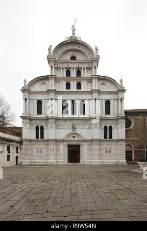 Kirche von San Zaccaria (Chiesa di San Zaccaria) in Venedig, Italien. Die Kirche wurde von der italienischen Spätgotik Architekten Antonio Gambello wurde von italienischen Frührenaissance Architekt Mauro Codussi im Jahr 1515 abgeschlossen. Stockfoto