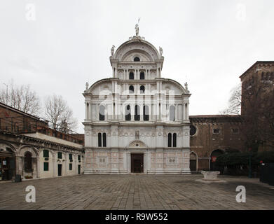 Kirche von San Zaccaria (Chiesa di San Zaccaria) in Venedig, Italien. Die Kirche wurde von der italienischen Spätgotik Architekten Antonio Gambello wurde von italienischen Frührenaissance Architekt Mauro Codussi im Jahr 1515 abgeschlossen. Stockfoto