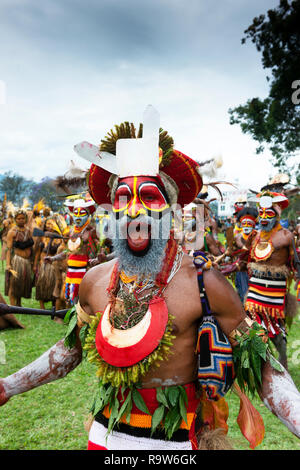 Teilnehmer in der goroka Festival während einer Aufführung singen. Stockfoto