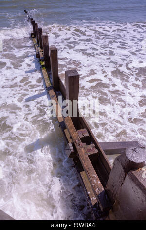 Groyne am Yaverland, Sandown Bay, Sandown, Isle of Wight, Großbritannien Stockfoto