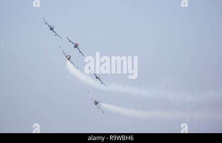 Mig15, 2 BAC Strikemaster und ein paar Vampire strahlen eine einzigartige Flypast an der Bournemouth Air Festival 2018 Stockfoto