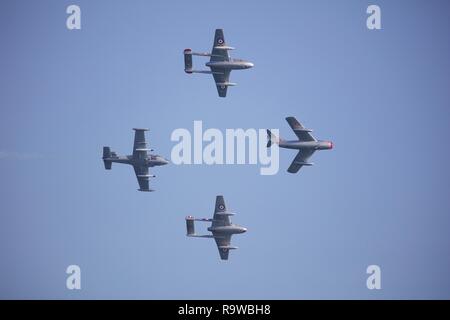 Mig15, BAC Strikemaster und ein paar Vampire strahlen eine einzigartige Flypast an der Bournemouth Air Festival 2018 Stockfoto