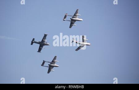 Mig15, BAC Strikemaster und ein paar Vampire strahlen eine einzigartige Flypast an der Bournemouth Air Festival 2018 Stockfoto