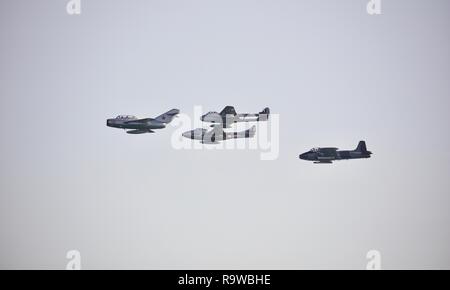 Mig15, BAC Strikemaster und ein paar Vampire strahlen eine einzigartige Flypast an der Bournemouth Air Festival 2018 Stockfoto