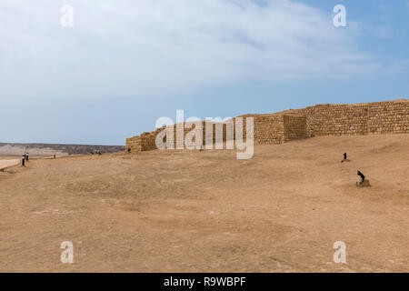 Ruinen am Sumhuram Archäologischen Park in der Nähe von Salalah im Süden des Oman. Sumhuram war einmal ein Port für die alten Weihrauch Handel. Stockfoto