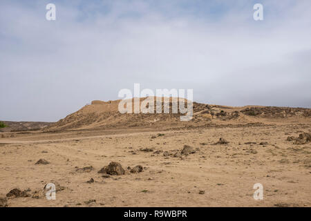 Ruinen am Sumhuram Archäologischen Park in der Nähe von Salalah im Süden des Oman. Sumhuram war einmal ein Port für die alten Weihrauch Handel. Stockfoto