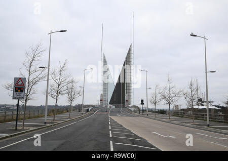 Ein Blick der Twin Segel Brücke in Poole, Dorset, die derzeit aus der Aktion, die ausgeführt wird, nachdem ein Fehler mit einem Sensor. Stockfoto