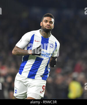 Jurgen Locadia von Brighton feiert sein Ziel während der Premier League Match zwischen Brighton & Hove Albion und Arsenal in der American Express Community Stadion. 26. Dezember 2018 nur für den redaktionellen Gebrauch bestimmt. Kein Merchandising. Für Fußball Bilder FA und Premier League Einschränkungen Inc. kein Internet/Mobile Nutzung ohne fapl Lizenz - für Details Kontakt Fußball Dataco Stockfoto