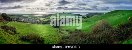 Panoramablick auf die Landschaft von Abbotsbury und Chesil Beach in Dorset, Großbritannien Stockfoto